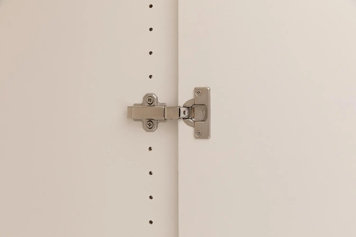 8190443-10
