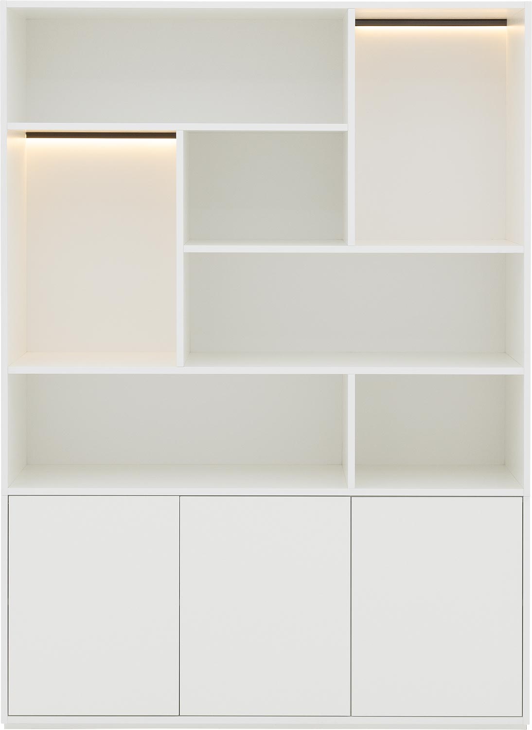 Goossens Basic Buffetkast Madrid, 3 dichte deuren 7 open vakken, wit melamine, 139 x 191 x 45 cm, elegant chic